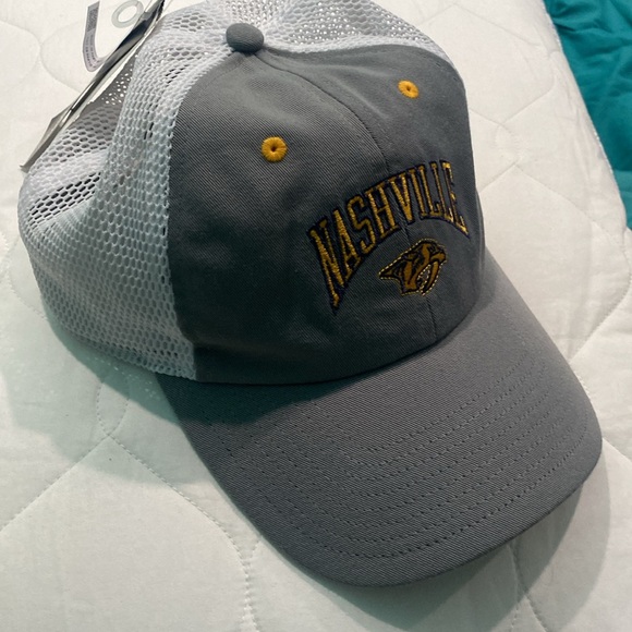 🏒🆕NHL Nashville Predators Adidas Snapback Mesh Trucker hat white/gray - Picture 3 of 9